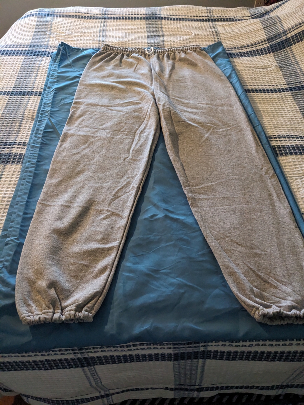 Gildan Mens Size Large Heavy Blend Gray Elastic Cuffed Sweatpants